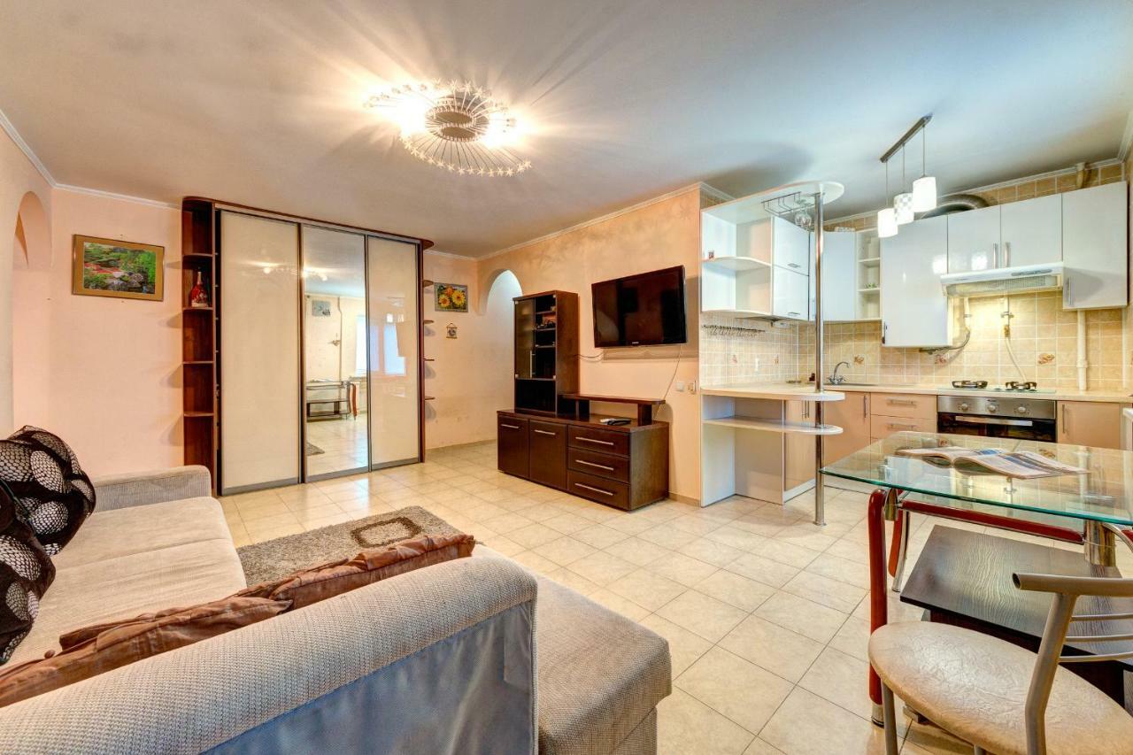 Apartments Near The Nsc Olympic Kiev Bagian luar foto